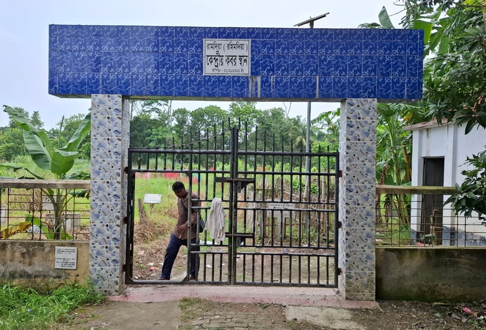 কাশিয়ানীতে মাদ্রাসায় চুরি, রক্ষা পেল না কবরস্থানও
