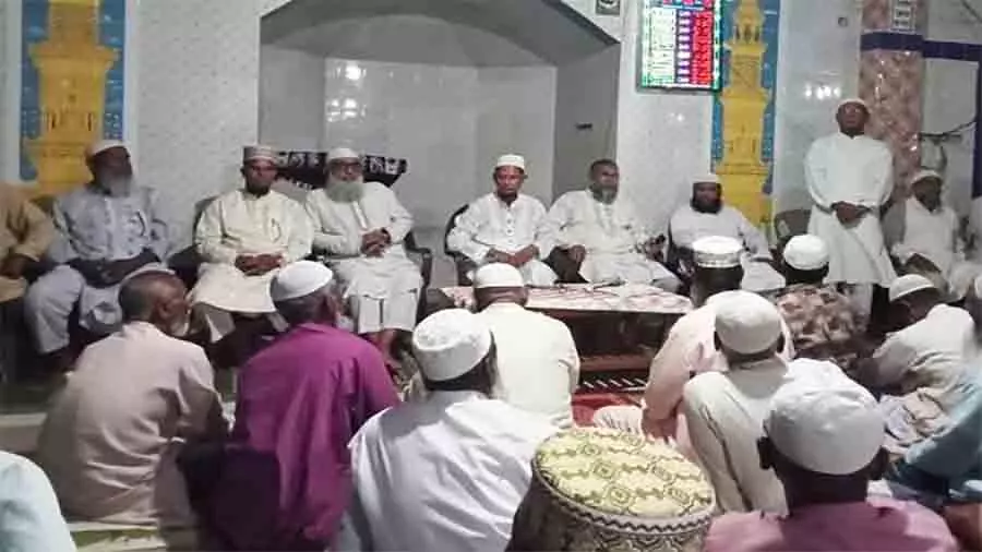মসজিদকে দলীয় কার্যালয় বানিয়ে চেয়ার-টেবিল বসিয়ে জামায়াতের সভা, তীব্র সমালোচনা আলেমদের