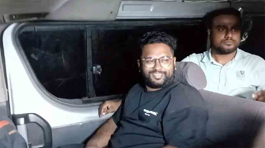 চাঁদাবাজিতে অতিষ্ঠ ব্যবসায়ীদের অভিযোগের পর বিএনপি সাংসদের ছেলে যুবদল নেতা আটক