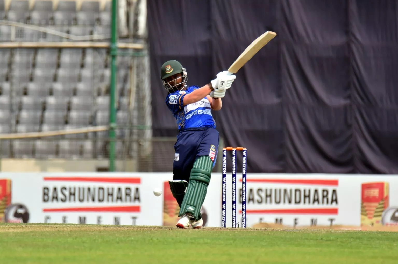 নাহিদ রানাকে পিটিয়ে দ্রুততম লিস্ট ‘এ’ ফিফটির রেকর্ডে হাবিবুর