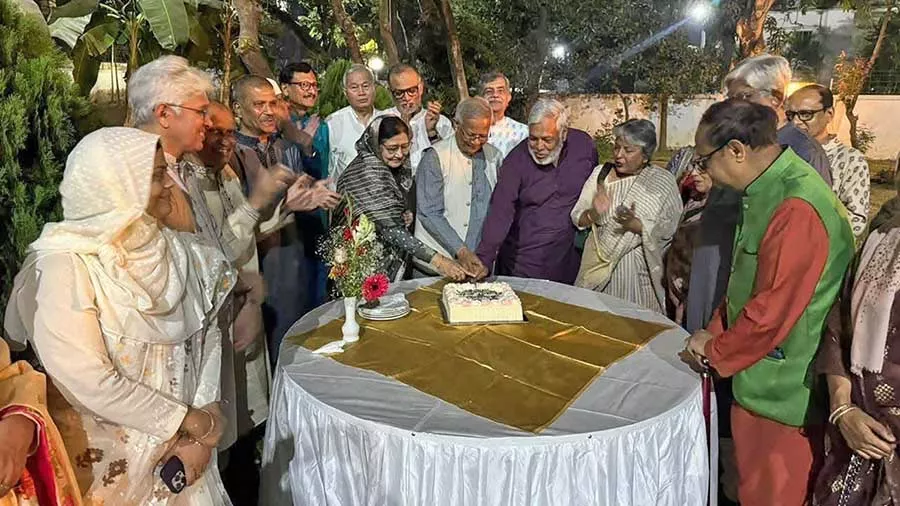 বিদেশে চিকিৎসায় উপদেষ্টাদের কোটি টাকার বিল, স্বাস্থ্যব্যবস্থা নিয়ে নৈতিক প্রশ্ন