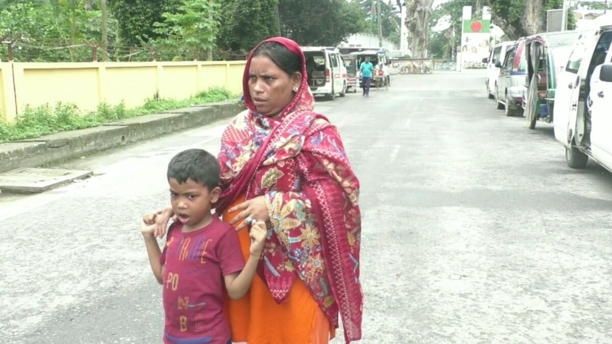 ভারতীয় নাগরিক রেশমাকে ‘বাংলাদেশি’ পরিচয়ে পুশইনের অভিযোগ, দেশে ফিরতে ঘুরছে পথে পথে।
