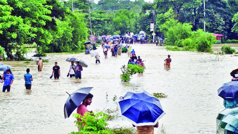 চট্টগ্রামের ৫ জেলায় ৮ লাখ মানুষ ক্ষতিগ্রস্ত