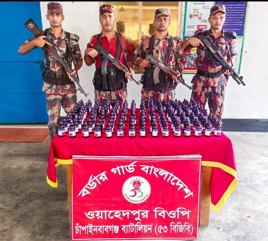 চাঁপাইনবাবগঞ্জে অভিযানে ভারতীয় এস্কাফ সিরাপ আটক