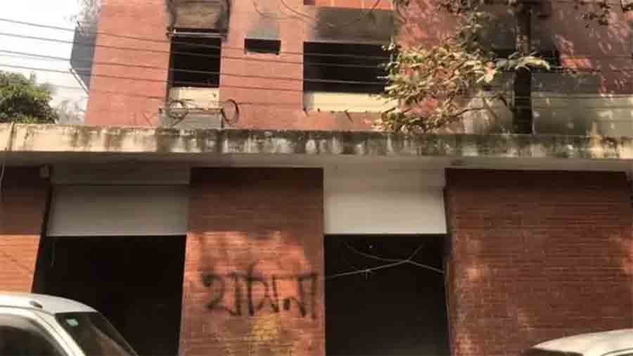 ধ্বংস করে দেওয়া শেখ হাসিনার বাড়ি ‘সুধা সদন’ থেকে যুবকের মরদেহ উদ্ধার