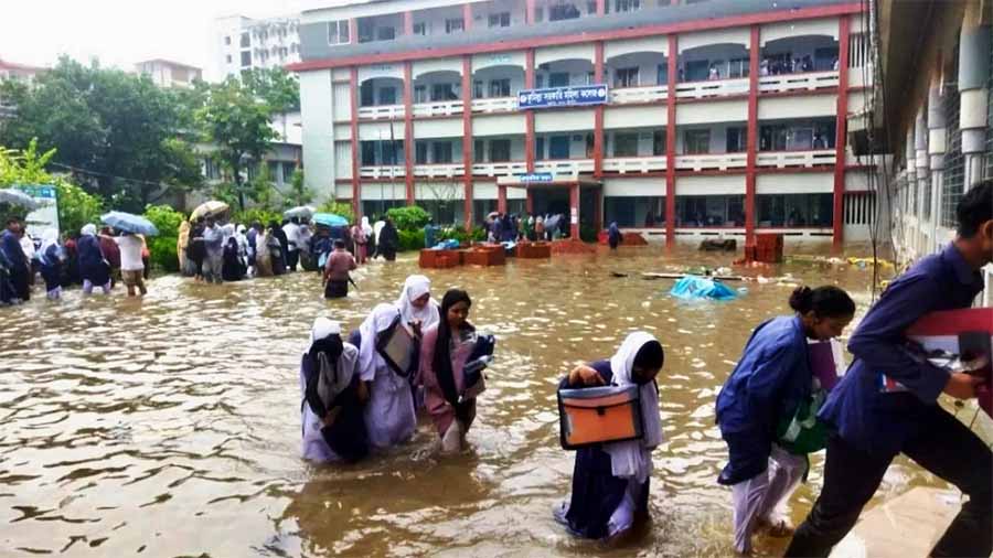 শিক্ষামন্ত্রীর ভাবমূর্তি রক্ষায় ‘বলির পাঁঠা’ ৭ শিক্ষক? কুমিল্লা সরকারি মহিলা কলেজে নজিরবিহীন বদলি