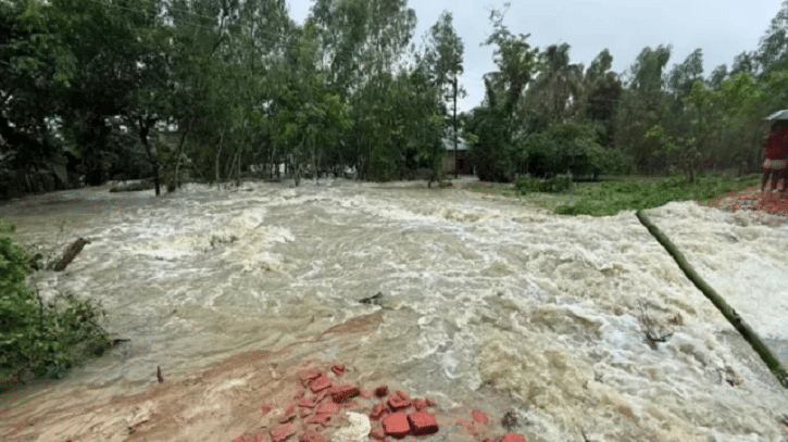 কক্সবাজারে বন্যা ও পাহাড়ধসে মৃতের সংখ্যা বেড়ে ৩৩