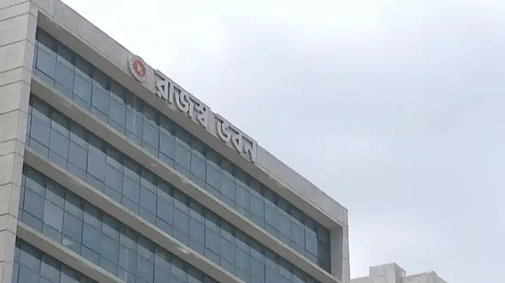 বিনা বাধায় ব্যবসা প্রতিষ্ঠানে ঢুকতে পারবেন কর কর্মকর্তারা