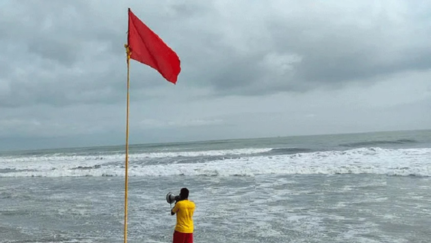 চার সমুদ্রবন্দরে ৩ নম্বর সতর্ক সংকেত বহাল