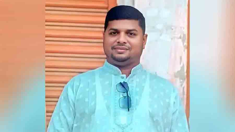 গভীর রাতে নারীসহ আপত্তিকর অবস্থায় আটক যুবদল সভাপতিকে উত্তম-মধ্যম, দল থেকেও বহিষ্কার
