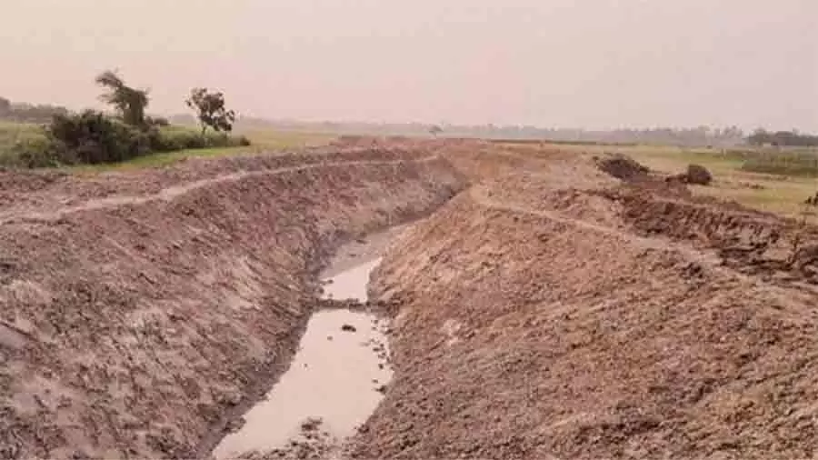 পাঁচ বছরে ২০ হাজার কিলোমিটার খাল পুনঃখনন করবে সরকার