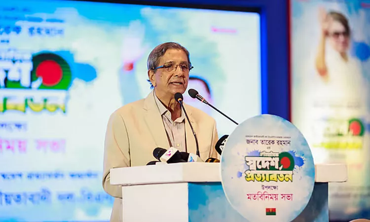 হাসিনা সরকার পতনে “সক্রিয় ভূমিকা” রেখেছি: প্রথম আলো সম্পাদক মতিউর রহমান