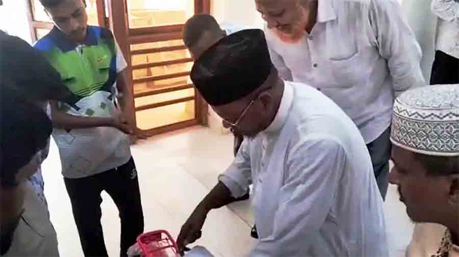 দরিদ্র ছাত্রের বরাদ্দ সাইকেল নাতনিকে, ধরা পড়ে ফেরত জামায়াত নেতার: ছাগল-ফুটবল-সেলাই মেশিনও লোপাট