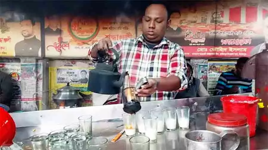 হোটেল কেলেঙ্কারির পর এবার দরিদ্র চা দোকানির ২৫ হাজার টাকা বকেয়া এনসিপির দুই নেতার