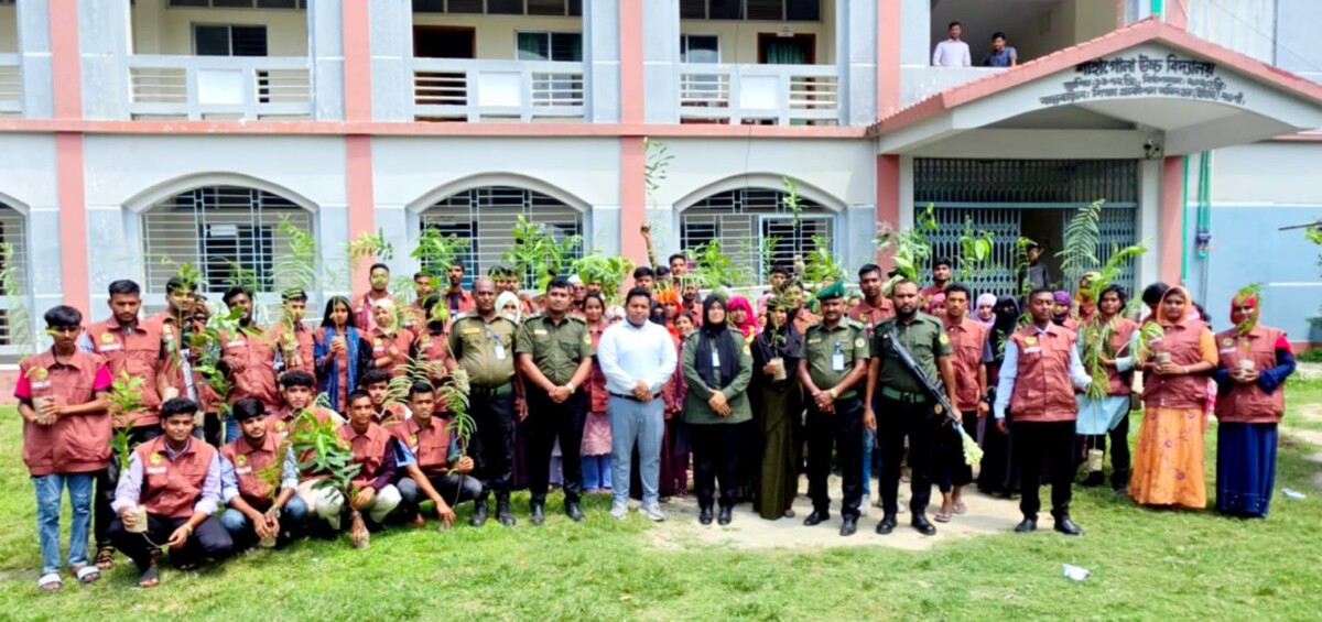 আত্রাইয়ে প্রশিক্ষণ শেষে সনদ ও   চারা পেলেন ৬৪ ভিডিপি সদস্য।