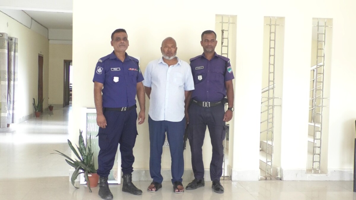 ভারতে যাওয়ার সময় বেনাপোল ইমিগ্রেশনে আওয়ামী লীগ নেতা আটক