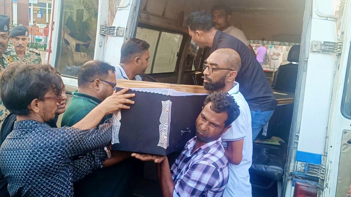 কলকাতার অগ্নিকাণ্ড: দেবাশীষসহ ৫ বাংলাদেশির মরদেহ বেনাপোল দিয়ে দেশে ফিরেছে