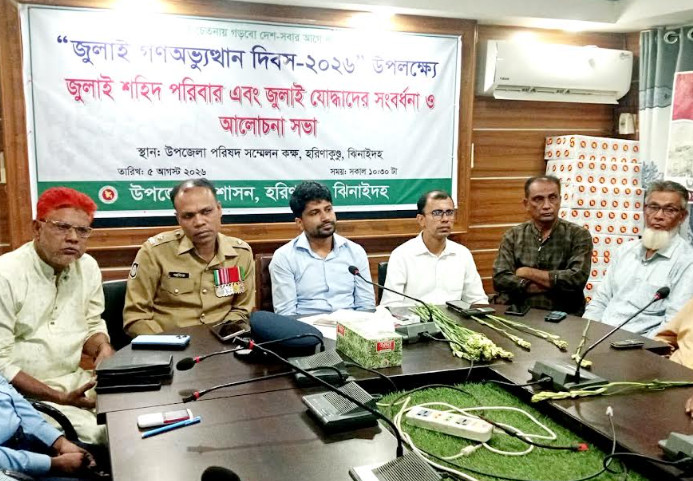উপজেলা প্রশাসনে জুলাই শহিদ পরিবারের সংবর্ধনা; কবরে ফুল দিয়ে শ্রদ্ধা বিএনপির