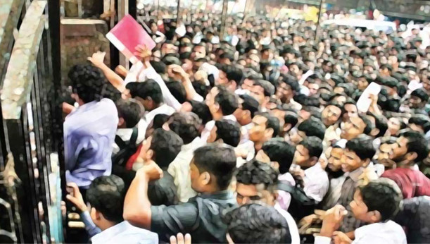 ১ কোটি কর্মসংস্থানের সরকারি মূলা ও বাস্তবতা: বিশ্বব্যাংক বলছে কর্মহীন হবেন ৬ লাখ মানুষ, বাড়বে দারিদ্র