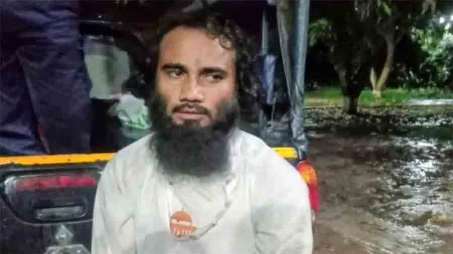 চটপটি খাওয়ানোর কথা বলে ব্রিজের নিচে নিয়ে ছাত্রকে ধর্ষণ, মাদ্রাসার হাফেজকে গণপিটুনি