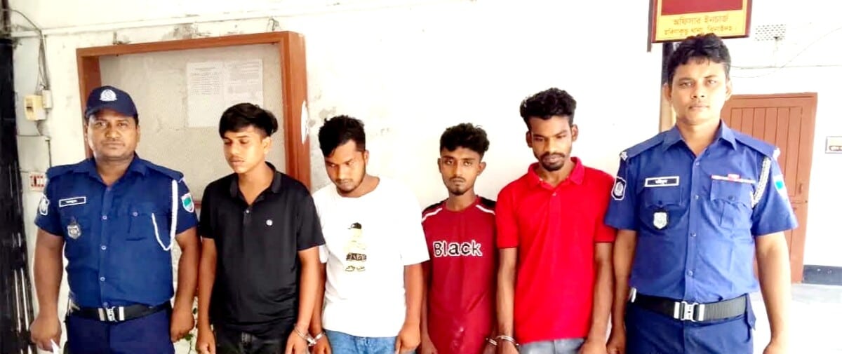 হরিণাকুণ্ডুতে অভিযান গ্রেফতার ০৪