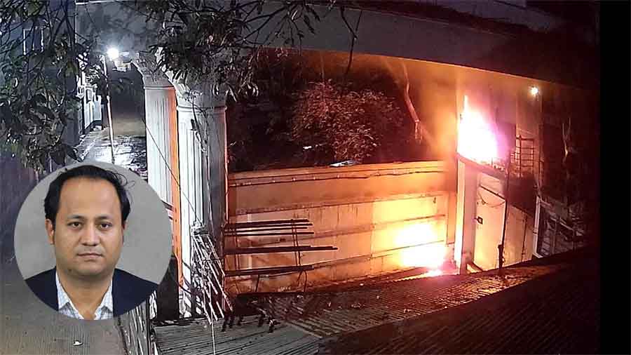 শেখ হাসিনার সংবাদ সম্মেলনের প্রতিক্রিয়ায় নওফেলের বাড়িতে ককটেল ও অগ্নিসংযোগ