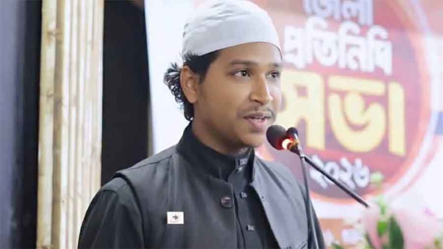 গভীর রাতে তরুণীর সাথে আপত্তিকর অবস্থায় আটক ইসলামী ছাত্র আন্দোলন নেতা- ‘আগেই বিয়ে হয়েছে’