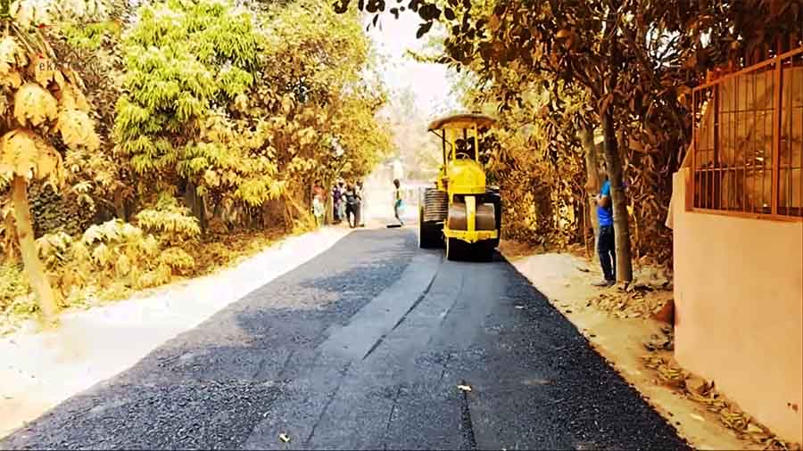 গ্রামের রাস্তা মেরামতে ৮০টি কম্পিউটার, ৩০ লাখের সফটওয়্যার: পরামর্শকের ১৪ কোটি, লাগবে ১৪০টি বাইক-জিপ