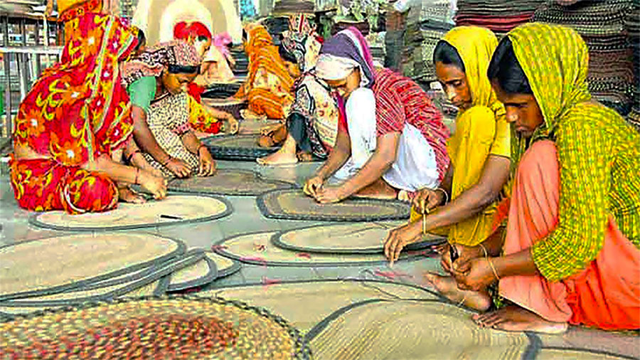 কুটির, মাইক্রো, ক্ষুদ্র ও মাঝারি শিল্প খাতে ঋণ কমে গেছে, হুমকিতে কর্মসংস্থান ও প্রবৃদ্ধি