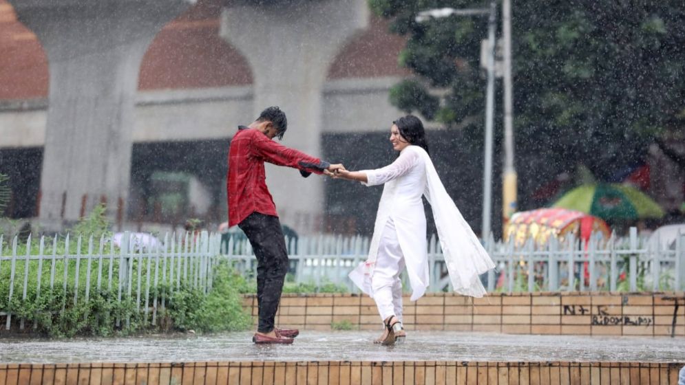 অনুমতি ছাড়া কারও ছবি তোলা কি অপরাধ?