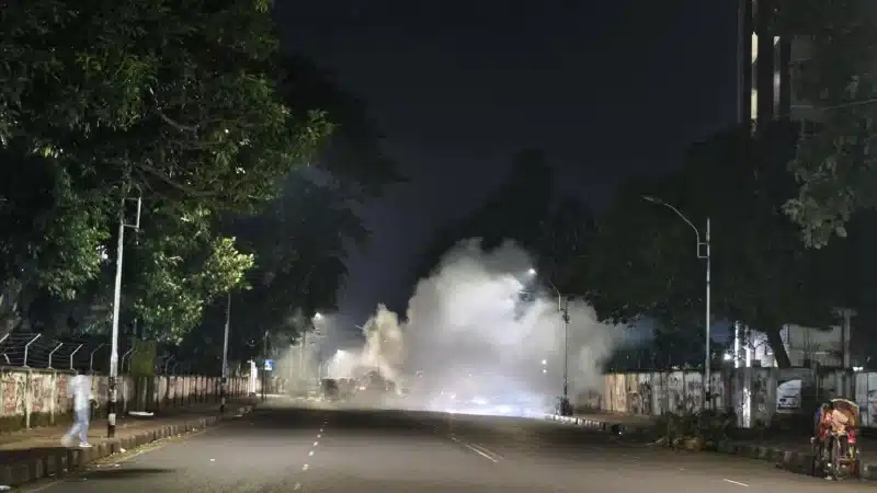ঢাকা বিশ্ববিদ্যালয় এলাকায় তিনটি ককটেল বিস্ফোরণ