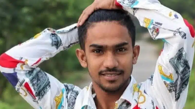 কেরানীগঞ্জে সেলুনে ঢুকে যুবককে এলোপাতাড়ি গুলি, কুপিয়ে হত্যা