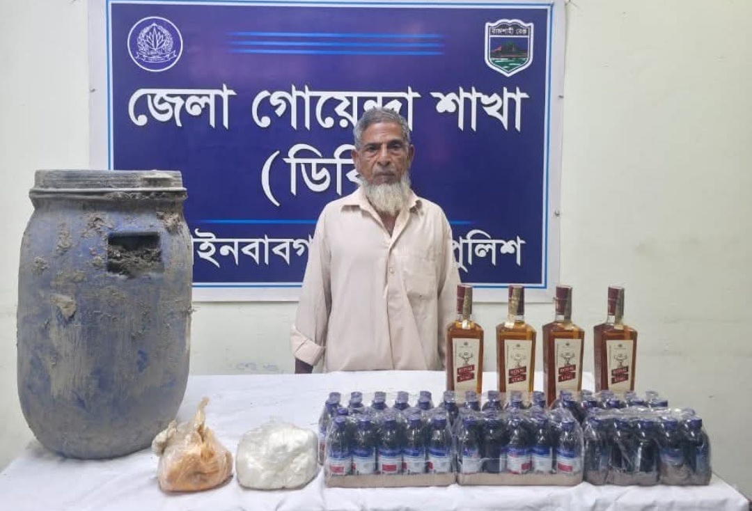 চাঁপাইনবাবগঞ্জে পুলিশের অভিযানে বিদেশি মদসহ আটক ১