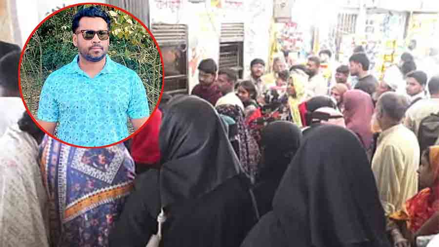 ‘ফোন ধরিস না কেন?’—ব্রাহ্মণবাড়িয়ায় রেলের টিকিট কাউন্টারে যুবদল নেতার হামলা, ভোগান্তিতে যাত্রীরা