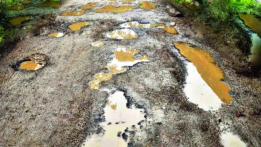 বিএনপি সরকারের উন্নয়ন: কাজ না করেই টাকা উত্তোলন, টিআর-কাবিখার ৩১৮ প্রকল্পে মহা লুটপাট!