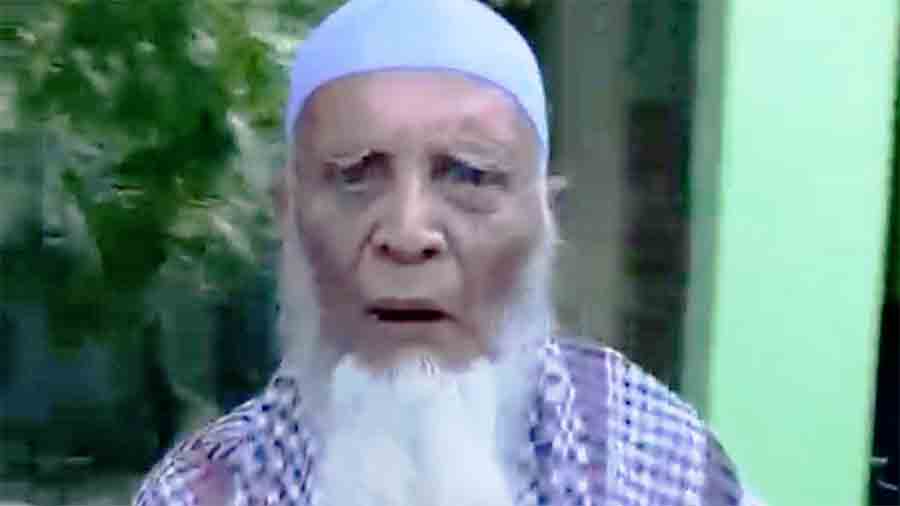 সকালে চা খেয়ে রাস্তায় দাঁড়িয়ে থাকা বীর মুক্তিযোদ্ধাকে ছুরিকাঘাতে হত্যা