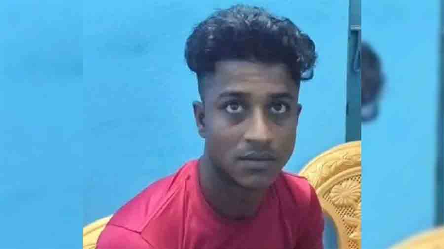 অ্যাম্বুলেন্সের ভেতরে গৃহবধূর মরদেহ ধর্ষণের চেষ্টা, চালক আটক