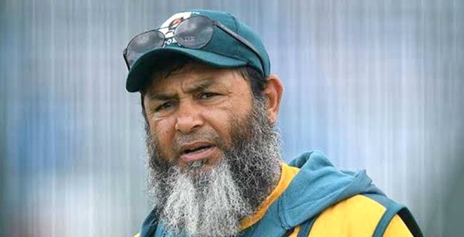 পাকিস্তানের কোচ হতে ভয় পান মুশতাক