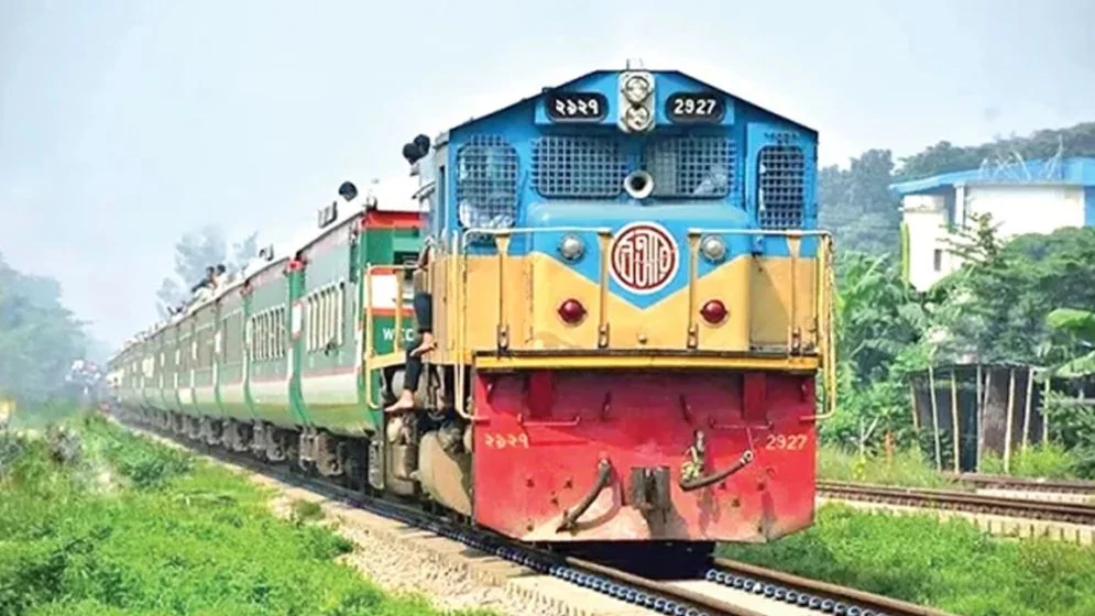 রেলে ব্যয় বাড়ল বাড়বে লোকসান
