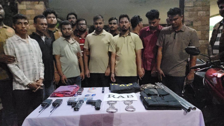 মুন্সীগঞ্জে ডাকাতির প্রস্তুতিকালে ২ সেনাসদস্য সহ গ্রেপ্তার ৭।