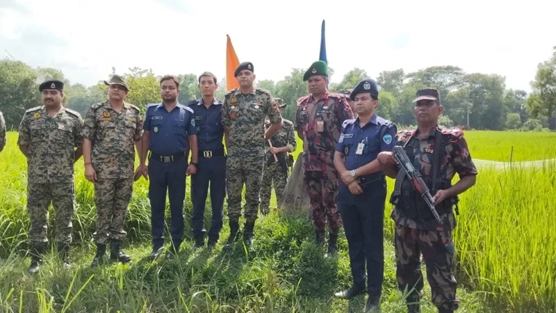 সীমান্তে আটক দুই পুলিশ সদস্যকে ১৫ ঘণ্টা পর হস্তান্তর করল বিএসএফ