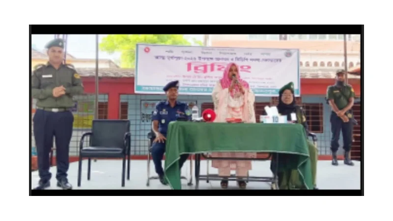 নওগাঁর নিয়ামতপুরে দুর্গাপূজা উপলক্ষে আনসার ও ভিডিপি সদস্যদের ব্রিফিং অনুষ্ঠিত।