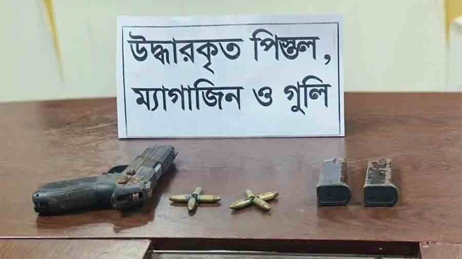 চট্টগ্রামে কমার্স কলেজের পরিত্যক্ত ভবন থেকে ৫ আগস্ট থানা লুটের পিস্তল-গুলি উদ্ধার