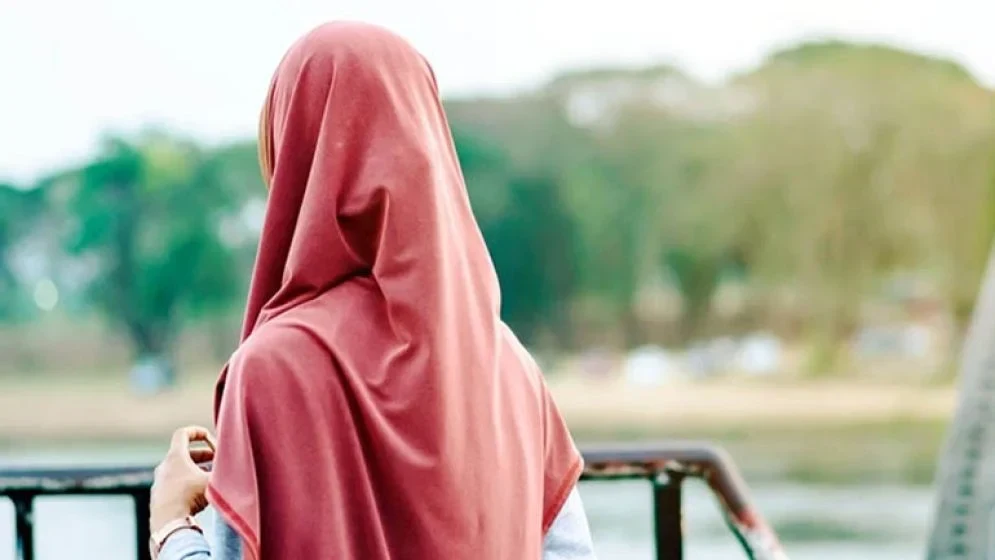 বিয়ের পাত্র খুঁজতে তরুণীর অভিনব কাণ্ড