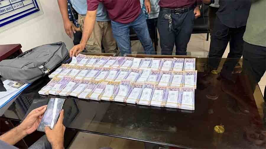জুলাই চেতনায় তৈরি নতুন নোটের সুযোগে বাড়ছে জাল টাকার কারবার, ঝুঁকিতে ব্যবসায়ী-সাধারণ মানুষ