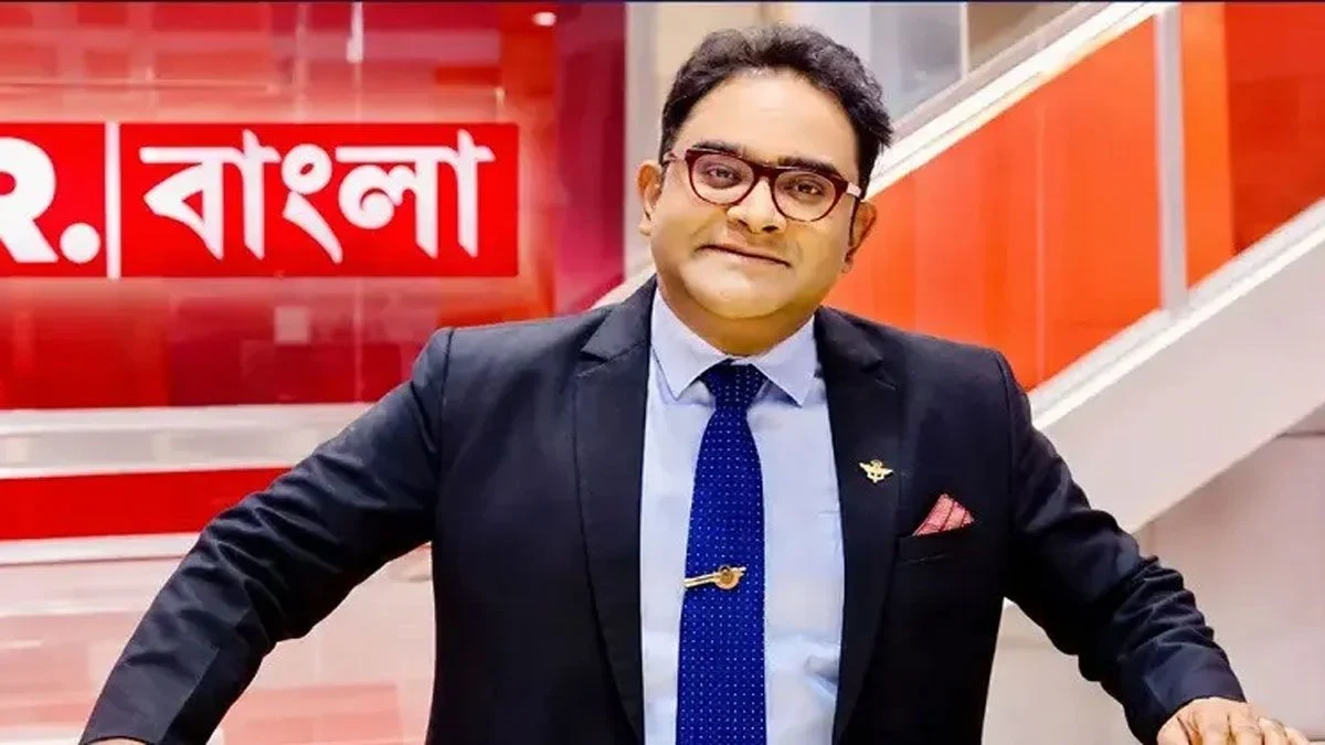 বাংলাদেশের পূজায় চমকে গেলেন ময়ূখ, চাইলেন চট্টগ্রামের জন্য পুরস্কার