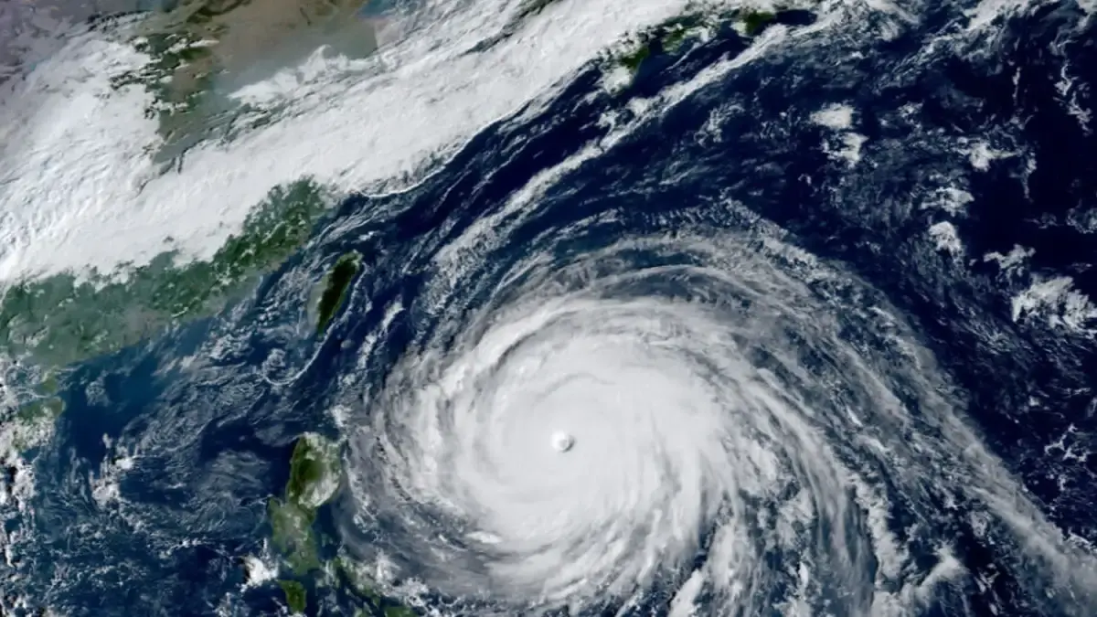 ধেয়ে আসছে শক্তিশালী ঘূর্ণিঝড় ‘চাম্পি’, আঘাত হানতে পারে যেসব অঞ্চলে