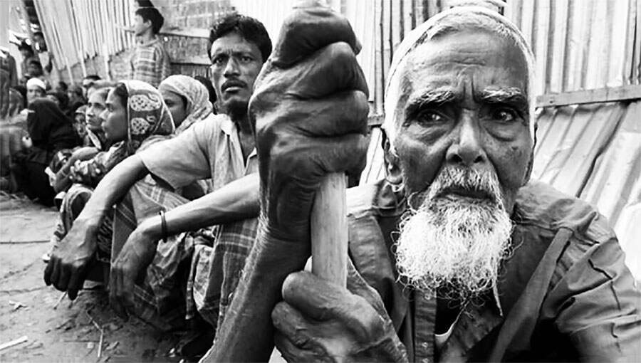 এক ধাক্কাতেই দারিদ্র্যসীমার নিচে দেশের সোয়া ৬ কোটি মানুষ!