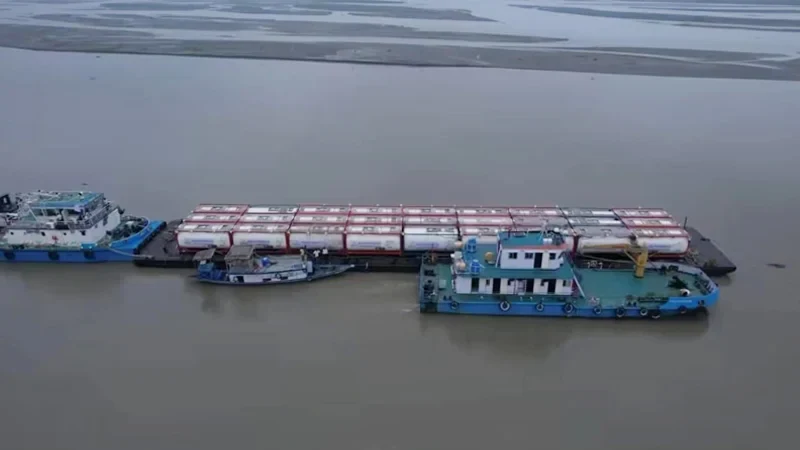 সাত দশক পর ব্রহ্মপুত্র দিয়ে আসাম থেকে বাংলাদেশে মিথানল
